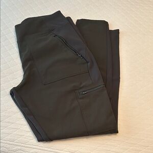 Athleta hybrid cargo in olive